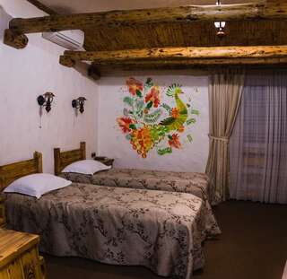 Отель Pidkova Ровно Улучшенный двухместный номер с 2 отдельными кроватями-1